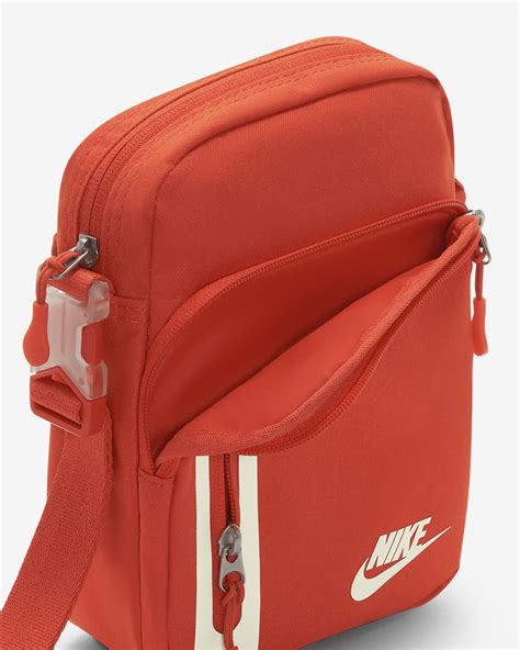 Nike Premium Crossbodytas (4 liter). Nike BE